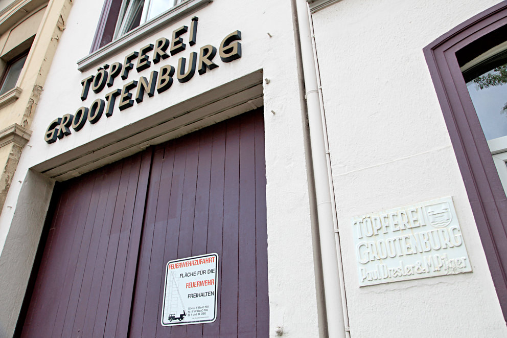 Töpferei »Grootenburg«, Eingangstor, 2014. Foto: Ralf Janowski