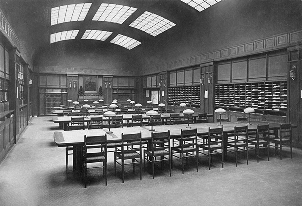 Lesesaal der Bücherei an der Friedrichstraße 18, 1904. Foto: Stadtarchiv Krefeld, Fotobestand, Objekt-Nr. 15468-4866