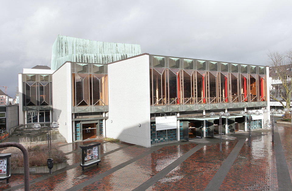 Das Stadttheater am Theaterplatz, gebaut nach einem Entwurf von Prof. Graubner, Hannover, Eröffnung 1963. Foto: Stadtarchiv Krefeld, Fotobestand, Objekt-Nr. 13672-15038/8