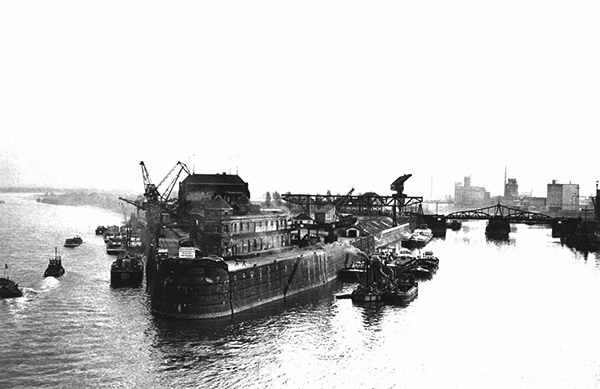 Der Bau des Rheinhafens um 1905. Foto: Stadtarchiv Krefeld, Fotobestand, Objekt-Nr. 3930-61-7129