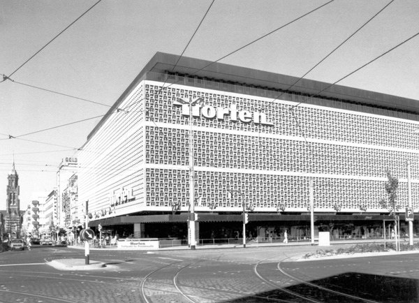 Warenhaus Horten in der Krefelder Innenstadt, 1976. Foto: Stadtarchiv Krefeld, Fotobestand, Objekt-Nr. 15039/11-20994