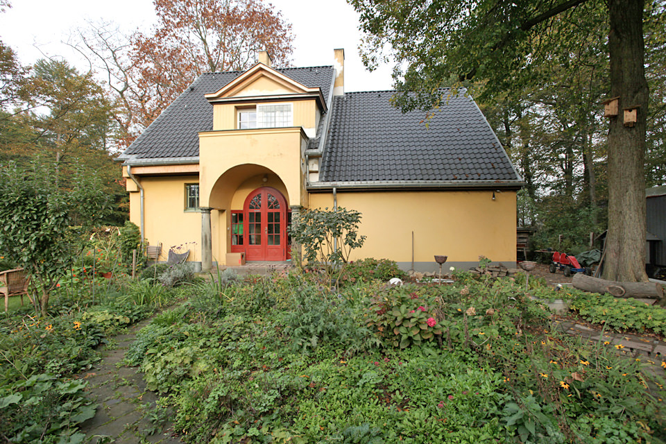 Das Atelier-Haus an der Hüttenallee 150 wurde 1908 nach Plänen J. M. Olbrichs errichtet. Foto: Ralf Janowski