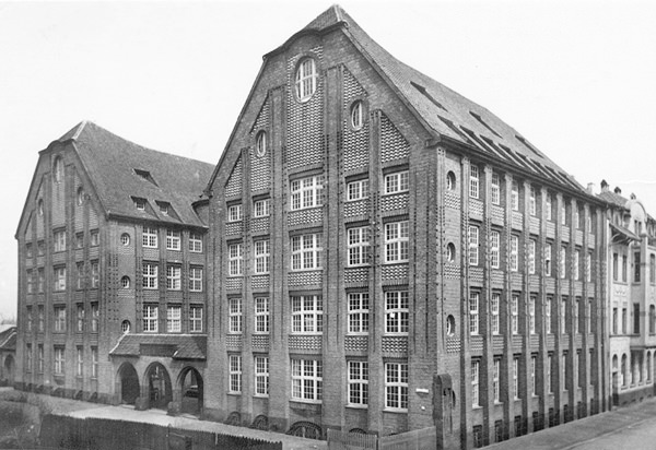 Samtfabrik Gompertz, Vater-Jahn-Straße, um 1912 nach den Plänen von Karl Buschhüter erbaut, im 2. Weltkrieg zerstört. Foto: Stadtarchiv Krefeld, Fotobestand, Objekt-Nr. 17394-4938