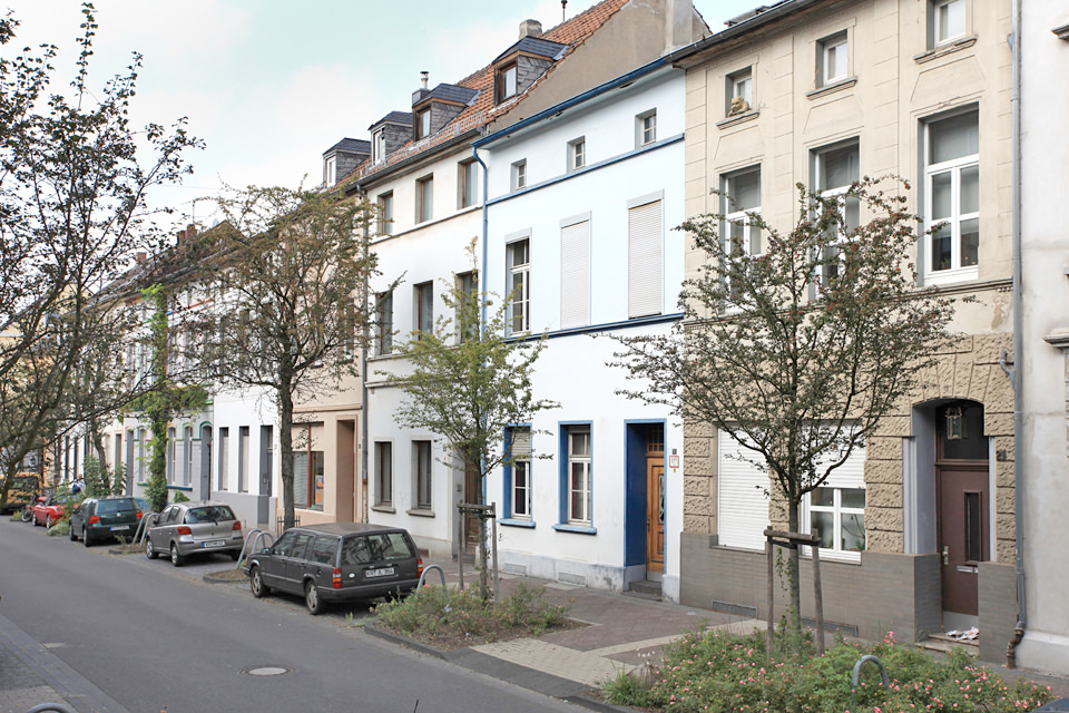 Drei-Fenster-Häuser auf der Blumenstraße in Krefeld, 2014. Foto: Ralf Janowski