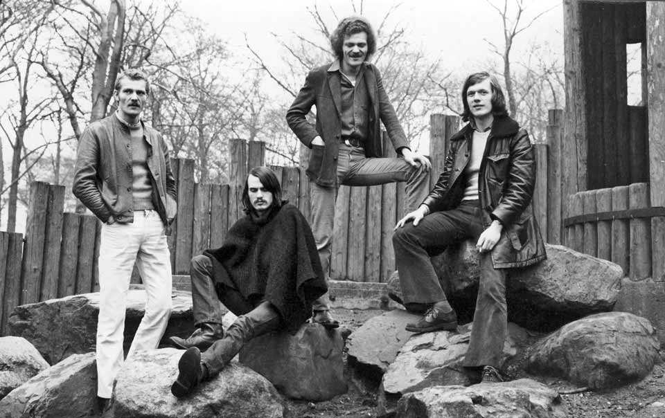 Kollektiv im Jahr 1973 mit Waldemar »Waldo« Karpenkiel – dr, Klaus Dapper – sax, fl, Jürgen »Jogi« Karpenkiel – b, und Jürgen Havix – g. Foto: Metronome