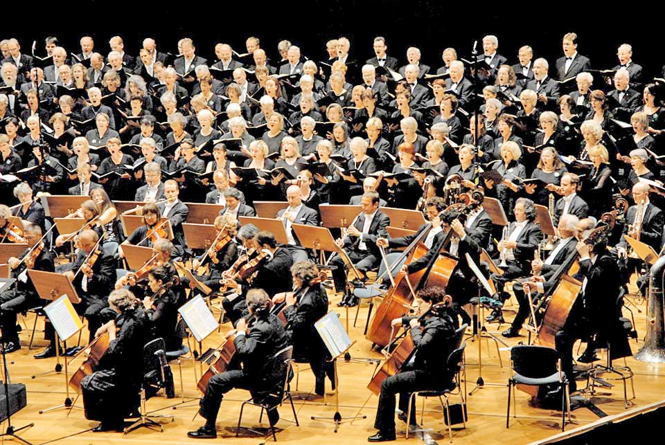 Chorkonzert mit den Niederrheinischen Sinfonikern, dem Niederrheinischen Konzertchor, dem Schönhausen-Chor und dem Audienda Chor beim Rheinisch-Westfälischen Landeschorfest in Neuss 2014. Foto: Ralf Janowski