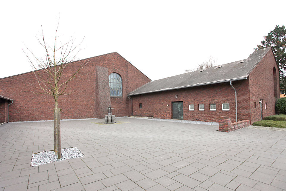 St. Bonifatius in Krefeld-Stahldorf, Innenhof, 2014, 1958/59 nach dem Entwurf von dem Architekten E. Steffann erbaut. Foto: Ralf Janowski