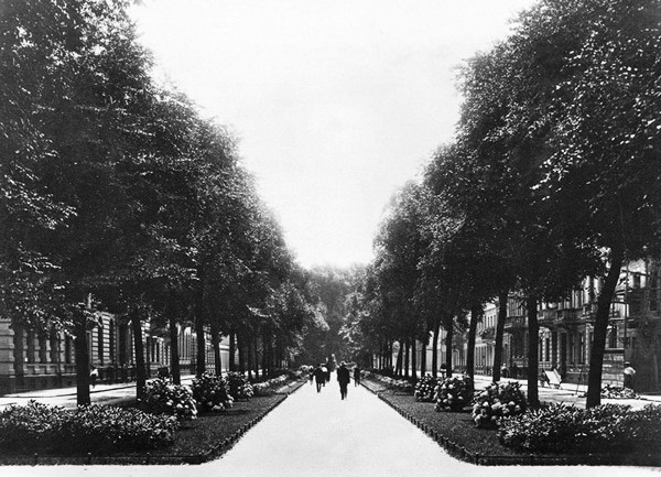 Der Westwall um 1930. Foto: Stadtarchiv Krefeld, Fotobestand, Objekt-Nr. 18087-33769/3A